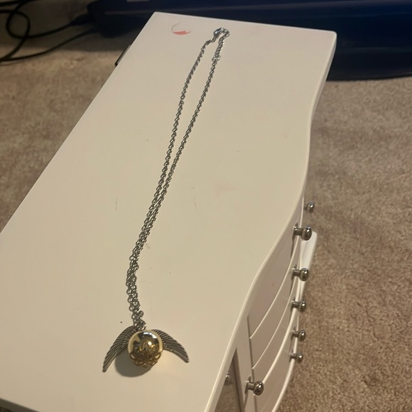 Golden Snitch Necklace Harry Potter - Picture 5 of 5